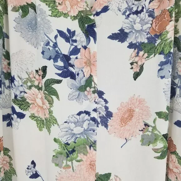 Rose & Olive Sleeveless Tank Blouse / Shell Floral V-neck, Lightweight & Cool, L - Picture 3 of 5